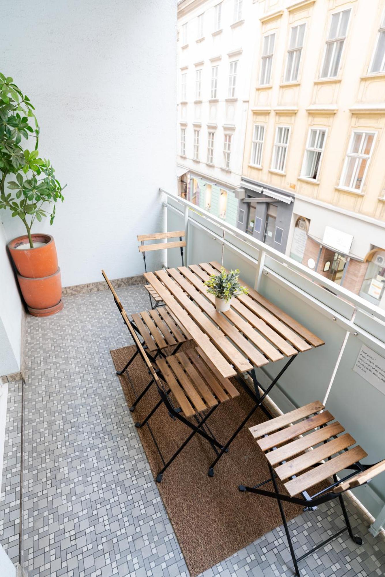 Central Living Apartment Opera Вена Экстерьер фото