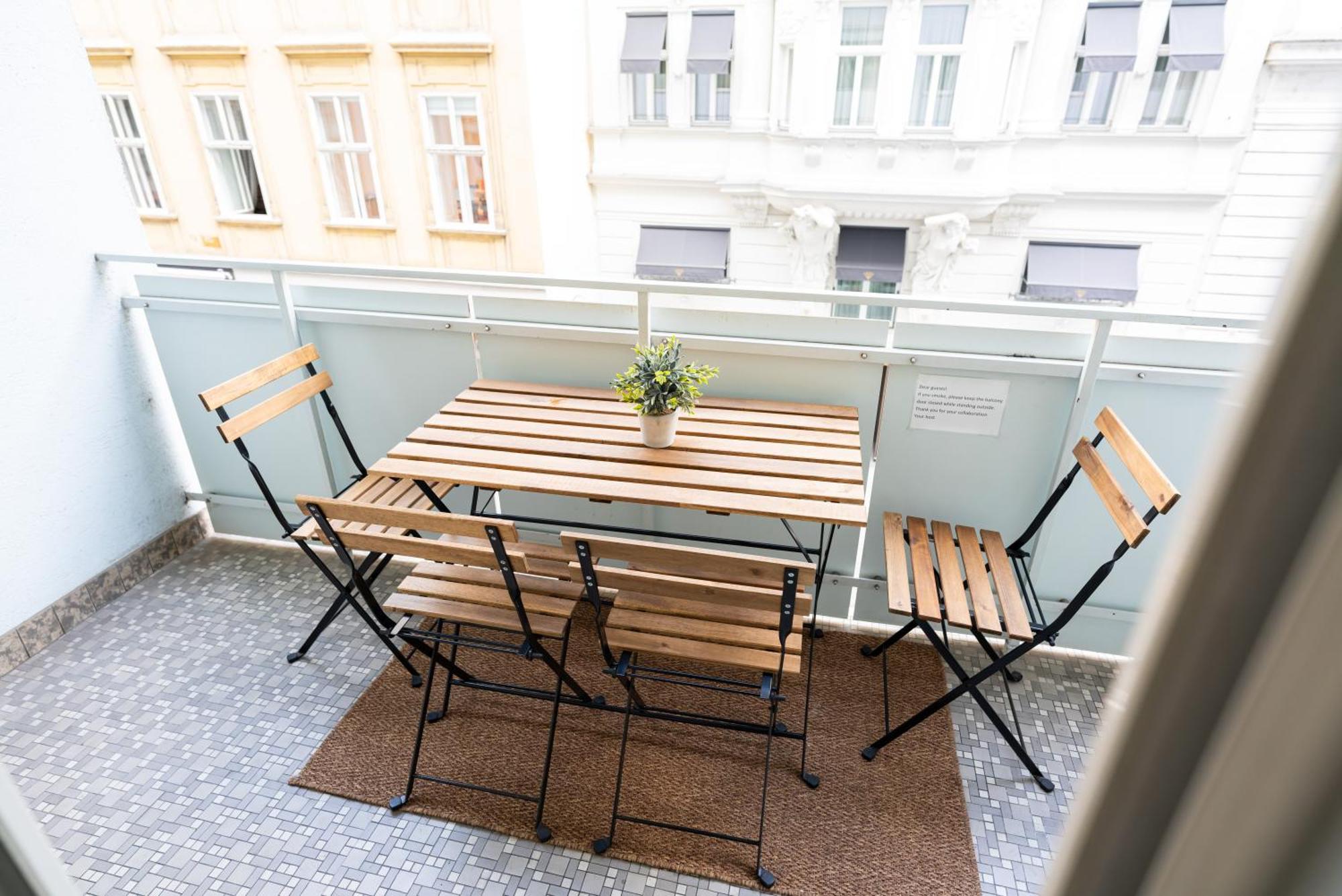 Central Living Apartment Opera Вена Экстерьер фото